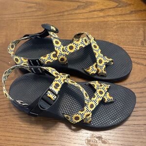 Chacos Sunflower Pattern single strap